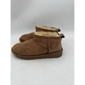 UGG Classic Mini II Youth Chestnut Sheepskin Boots Size 1 Winter Cozy 1130750K